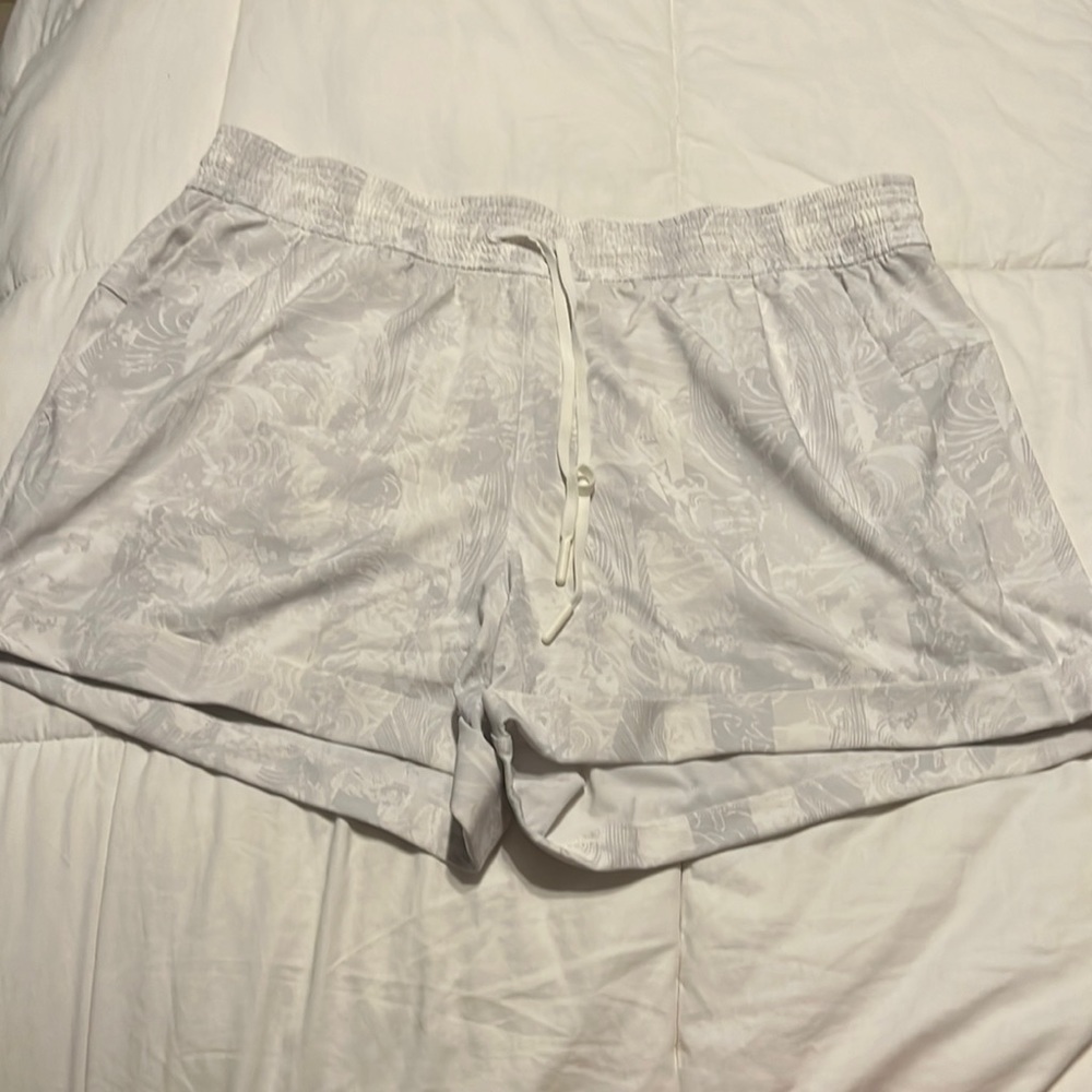 Lululemon Shorts. Spring Break 31/2”. NWOT